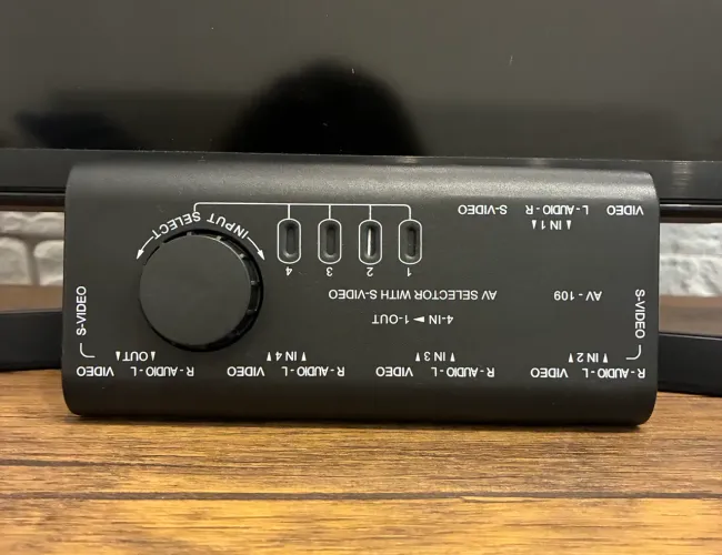 HUB rca seletor AV áudio e vídeo componente 4 entradas