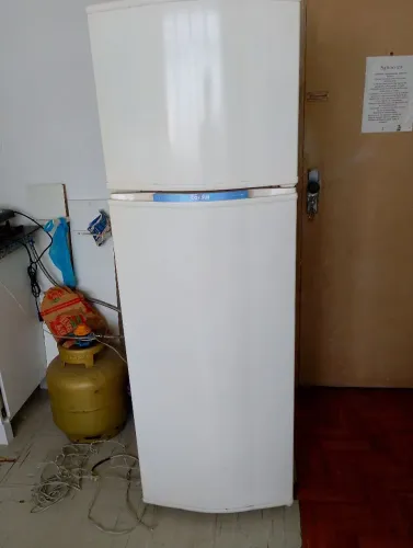 Consul Duplex Frost Free 300 tem que colocar o gás 