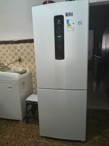 Vendo uma excelente geladeira