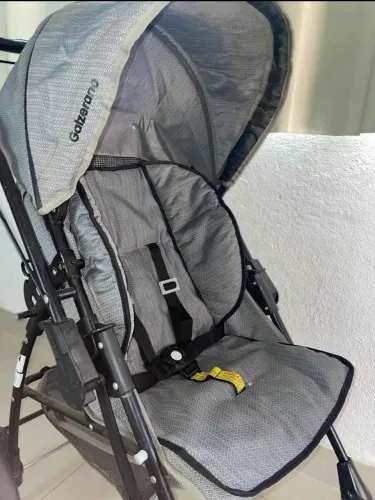 Carrinho de Bebê Seminovo