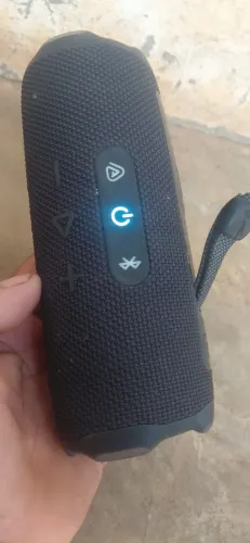 Vendo uma caixa jbl 500 reais