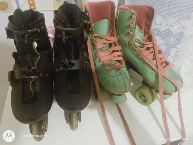 2 pares de patins