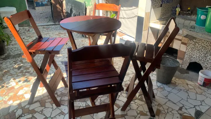 Mesa com cadeiras