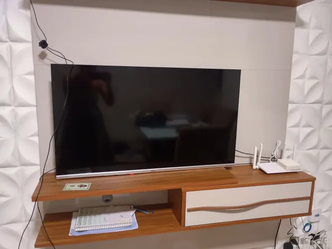 Rack + painel e prateleira em cima menos de um ano de uso