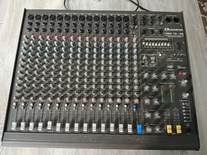 Mesa de som 16 canais