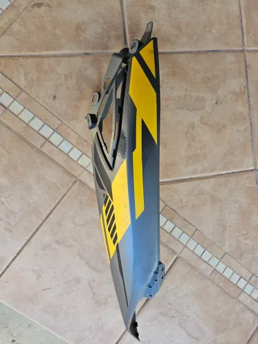 Vendo carenagem de rabeta esquerda Yamaha Nmax SE 2024 riscada