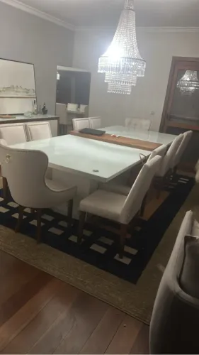 Conjunto mesa 10 lugares com buffet 5 portas