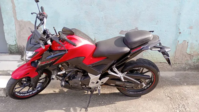 Honda 300f a venda