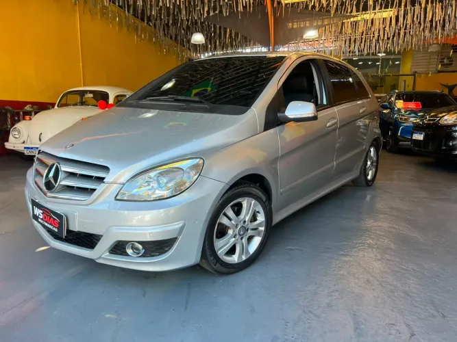 Mercedes-Benz Classe B 1.7 Comfort 8V 4P Automático 2011