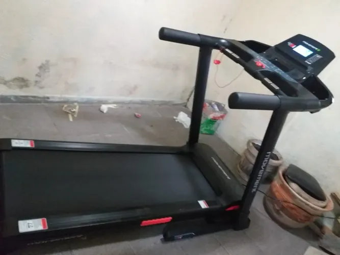 Esteira Movement R5i Semi-Nova