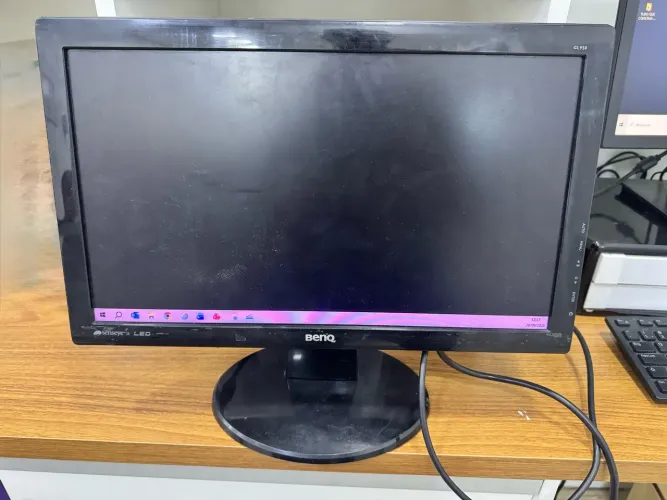 Vendo 2 monitores LCD 18,5 polegadas