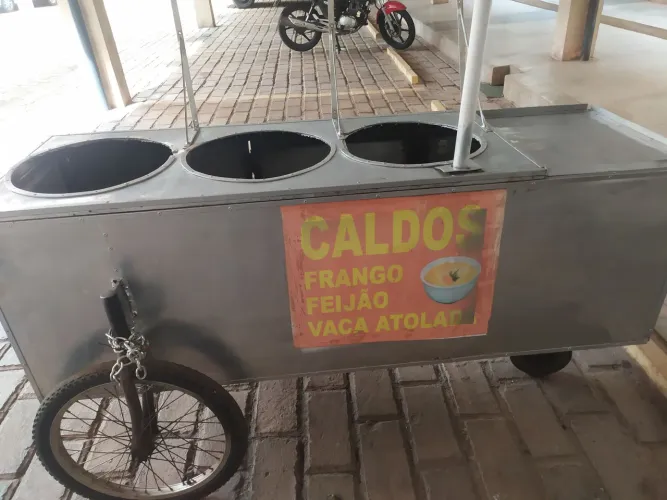 Vende um carinho de caldo ele é três em um