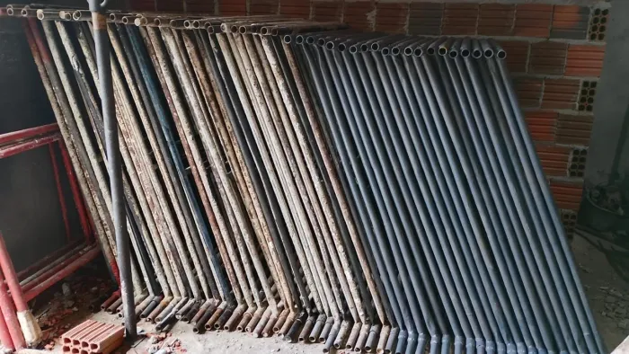 Oportunidade vendo 120 peças  60 andaimes de 1x156  e 60 escoras. 