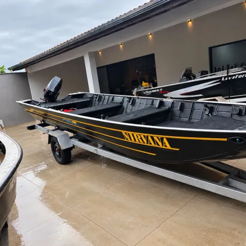 Barco pety , largo 1.70 de boca super reforçado com chapa de 2mm