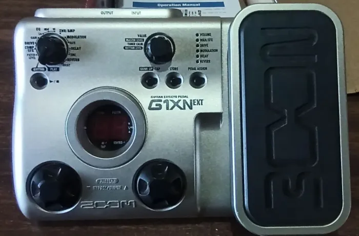 ZOOM G1XNext (com fonte original)