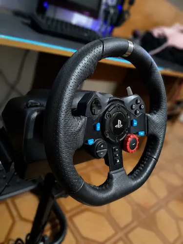 Volante e Pedais Logitech G29 Driving Force com Force Feedback para PS5, PS4, PS3 e PC