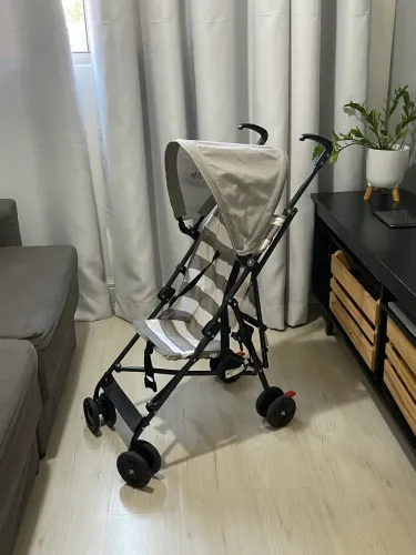 Carrinho guarda chuva super conservado