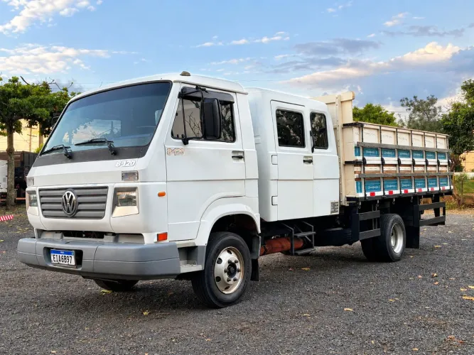 Volkswagen 8-120 cabine suplementar