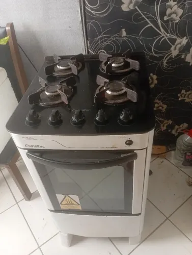Vendo um fogão ótimo em bom estado funcionando o forno tudo certinho