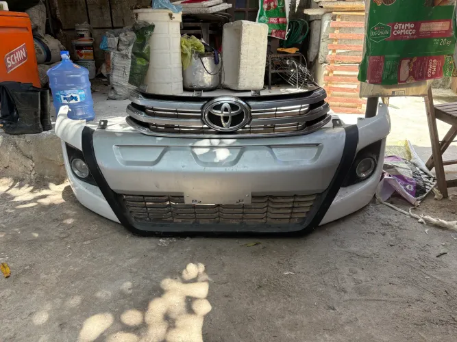PARA-CHOQUE DIANTEIRO ORIGINAL TOYOTA HILUX - COMPLETO