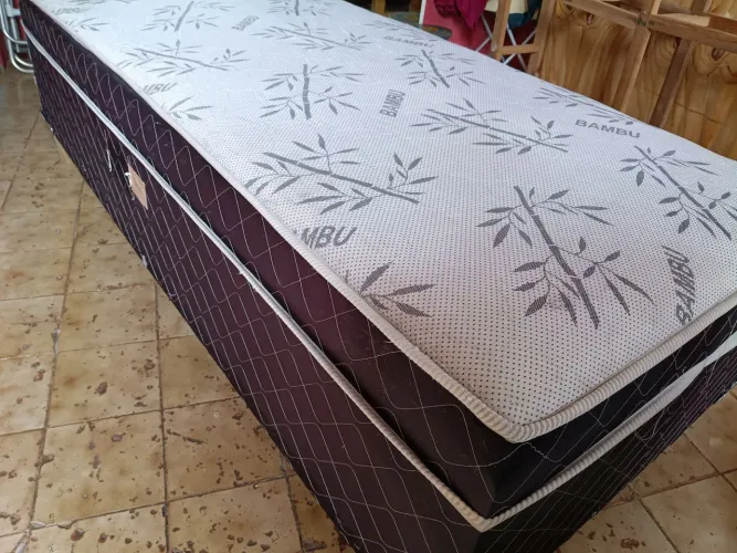 Cama box solteiro conjugado....já tá higienizado