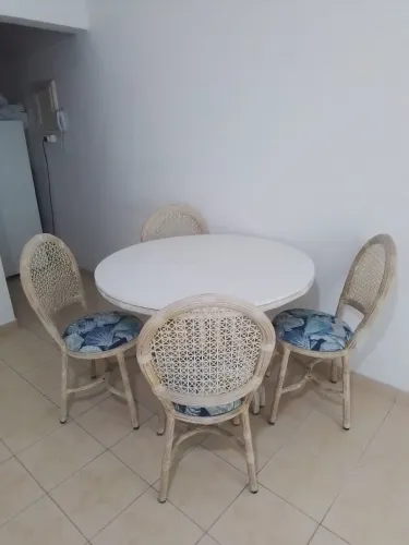 4 Cadeiras Em Palhinha Artesanal Com Mesa redonda 110×110