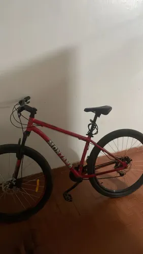 Bike Montana 7 marchas, em bom estado! Ideal para o dia a dia.