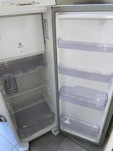 Geladeira eletrolux seminova 450$