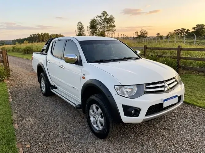 Mitsubishi L200 Triton GLS 3.2 CD TB Int.diesel MEC 2013