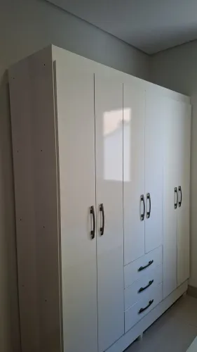 Vende-se guarda roupa branco