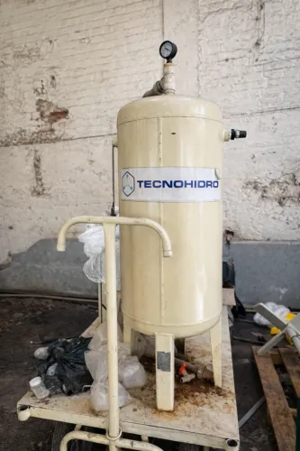 Reservatório pressurizado / Pulmão de ar (vaso de pressão) TecnoHidro - com manômetro - us