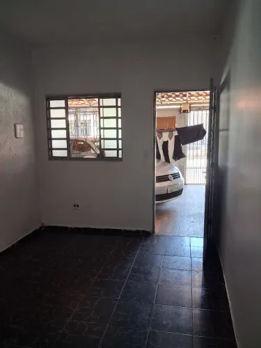 Alugo casa com dois quartos na 104. Recanto das emas