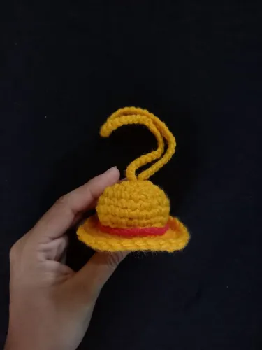 Chaveiro Amigurumi Chapéu de Palha Luffy - One Piece em Crochê