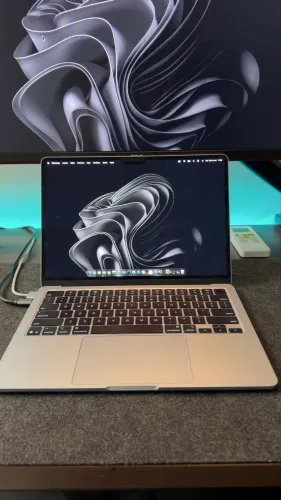 MacBook Air M4 Starlight