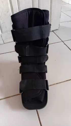 Vendo bota ortopédica, cano curto , valor de 150:00