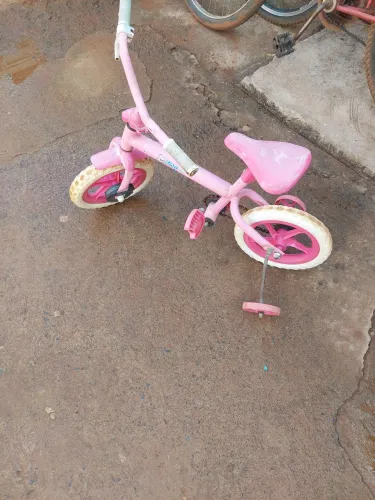 Bicicleta pequena prar fazer ajustes