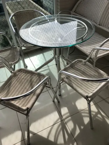 Conjunto de mesa cadeira de varanda