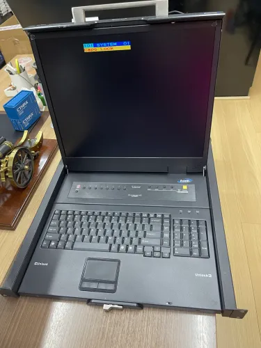 Console KVM Rack 1U LCD 19 -8 Portas - FNDAL1908A - Teclado e Touchpad Integrados