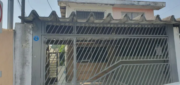 Casa para locação, na Vila Bela Vista, 200m² com 3 dormitórios, quintal e 2 vagas.