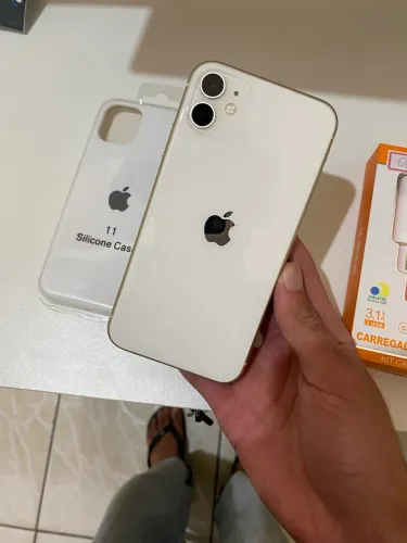 iPhone 11 64 gb quase sem detalhes