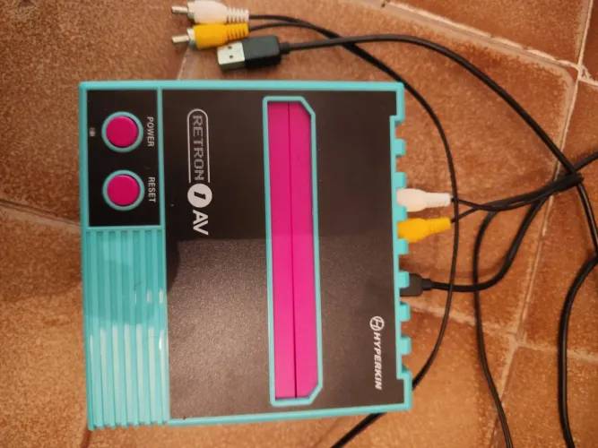 Console Hyperkin Retron 1 Clone Nintendinho + everdrive n8 china com jogos