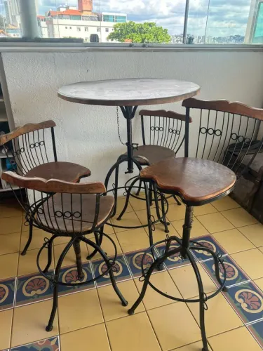 Conjunto bistrô 1 mesa 4 cadeiras madeira reguláveis