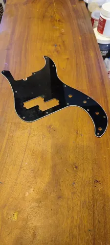 Escudo Fender Preto 3 ply PJ Precison Jazz
