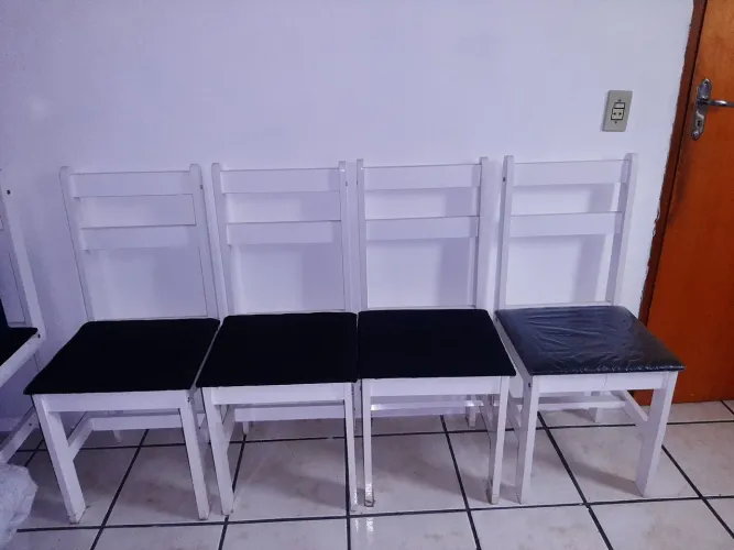 Cadeiras em ótimo estado.