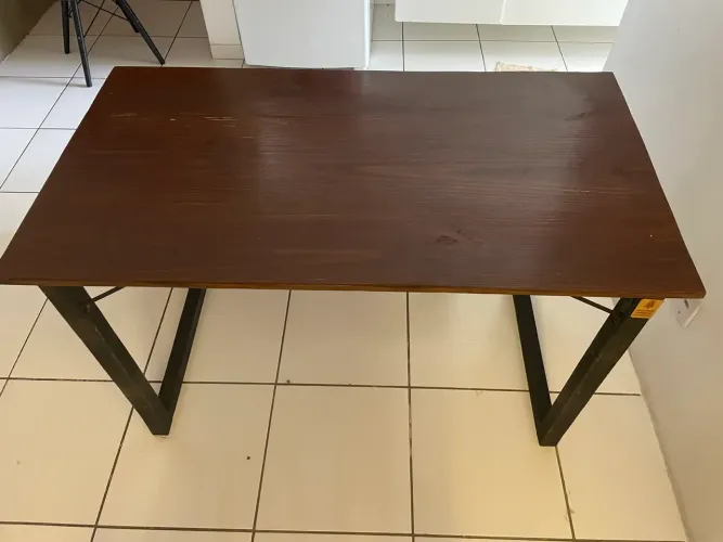 Mesa de Centro + Aparador em Madeira e Estrutura Preta - R$ 200