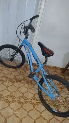 Bicicleta aro 20. Semi-nova