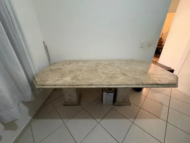 Mesa de mármore natural