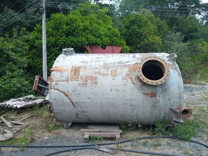 Tanque de fibra com misturador ou caixa d'água