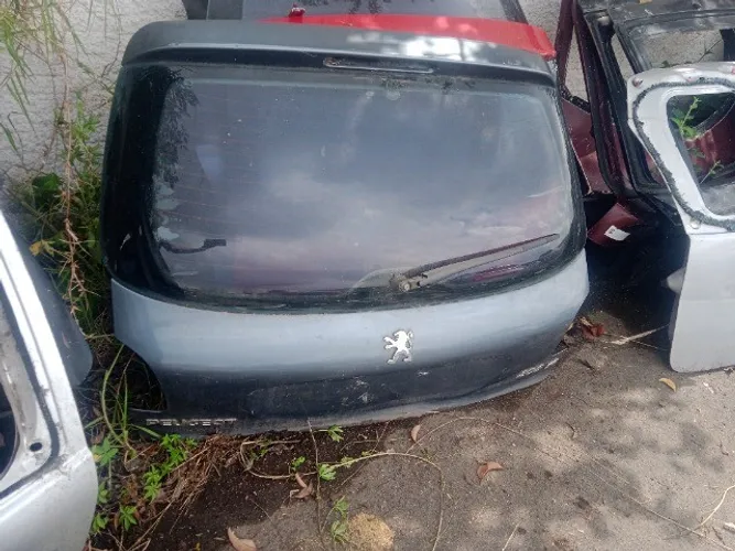 Tampa Traseira Com Vidro Peugeot 207 Com Detalhe