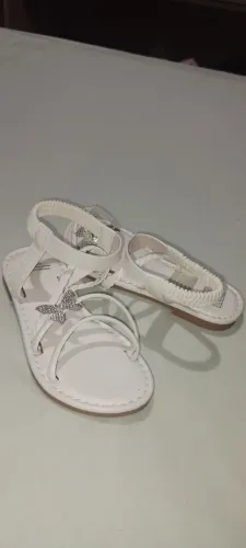 Sandália feminina nova número 28 50$